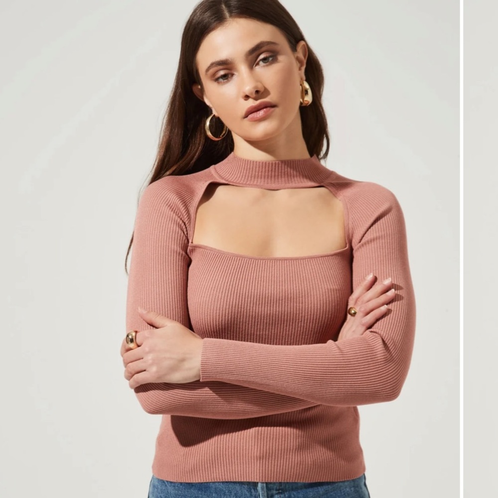 New! Astr The Label CUT OUT SQUARE-NECK TOP! Size Small in Dark Blush!